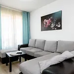 Cozy And Functional Business One-Bedroom Apartment