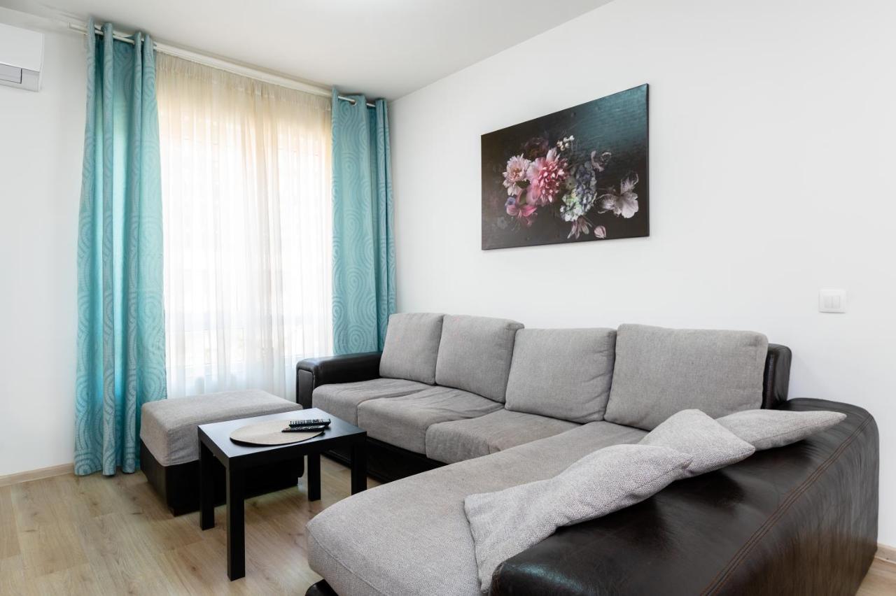 Cozy And Functional Business One-bedroom