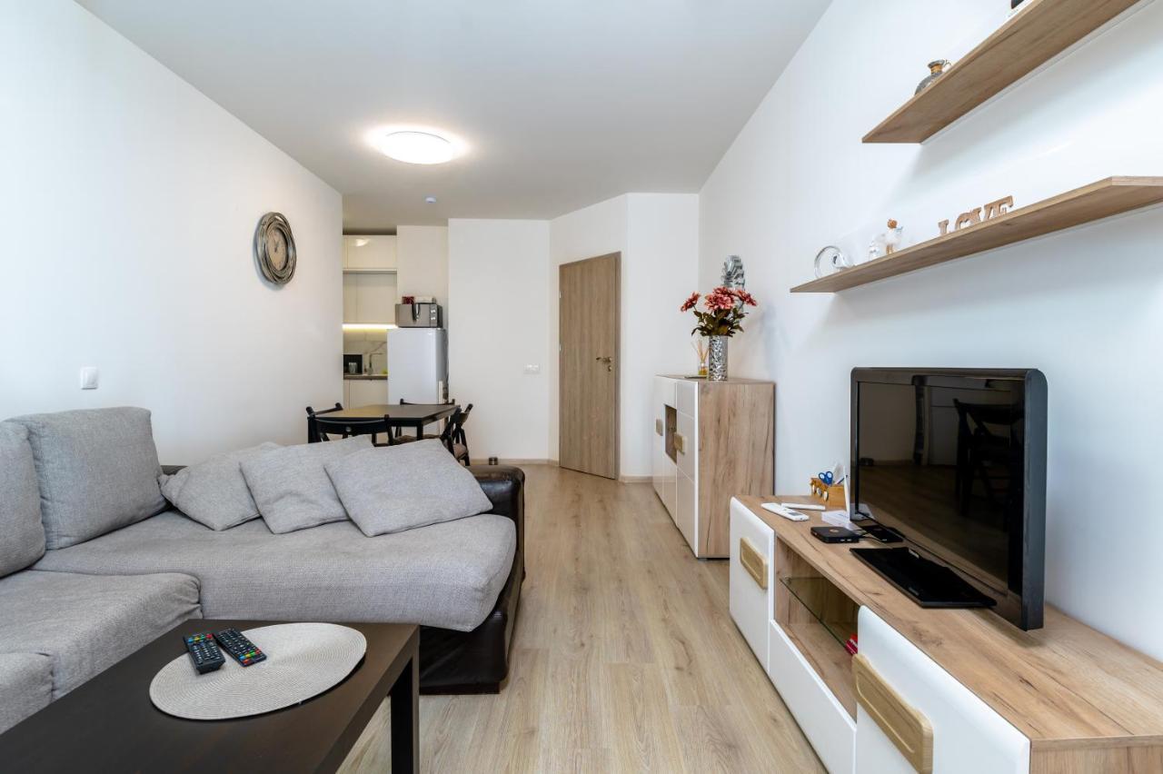 Cozy And Functional Business One-bedroom *