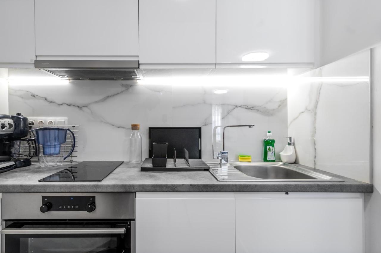 Cozy And Functional Business One-bedroom *