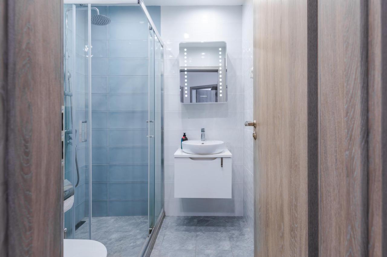 Cozy And Functional Business One-bedroom *
